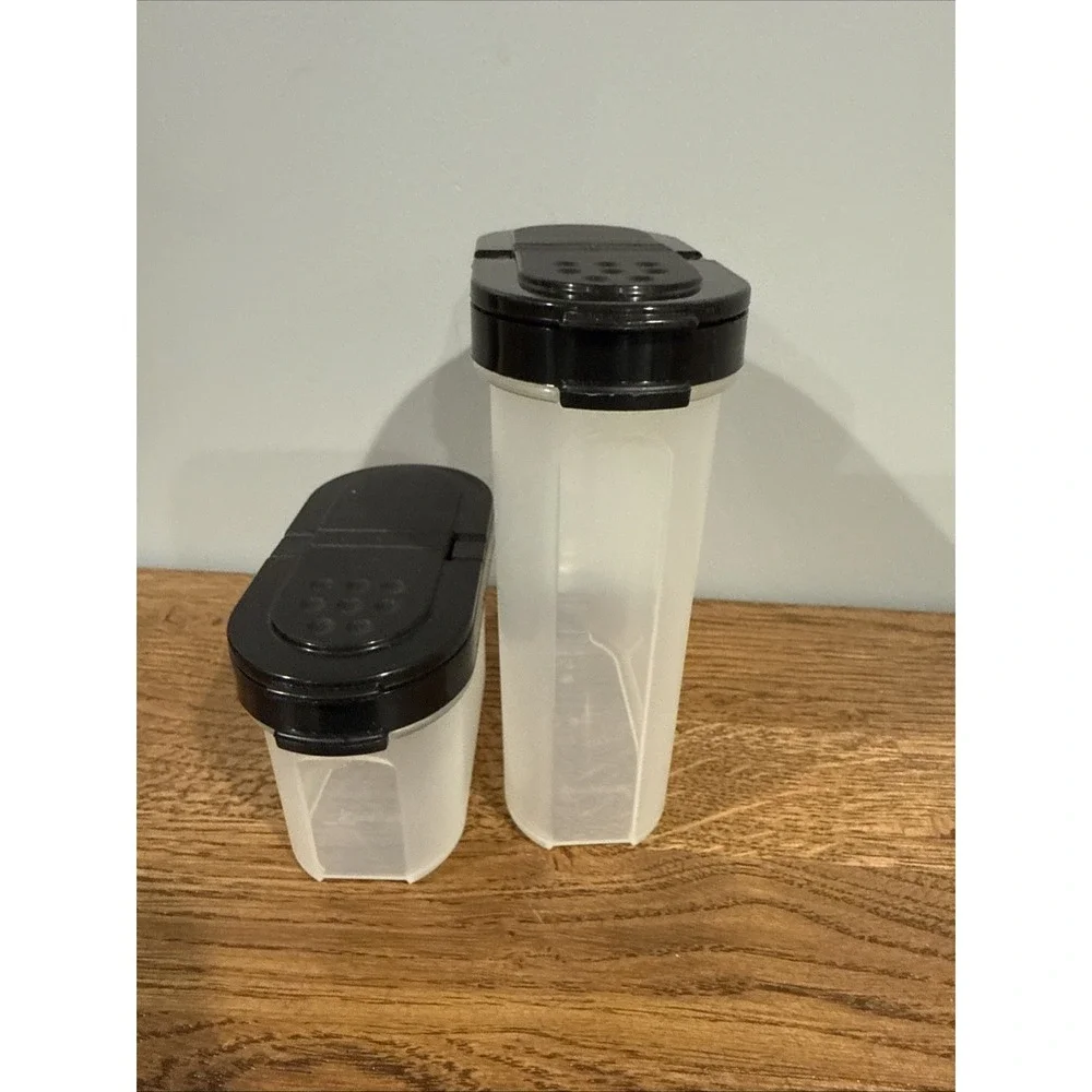 New Pair VNTG Tupperware Modular Mates Spice Shakers #1843 & 1846D w/ Black Lids